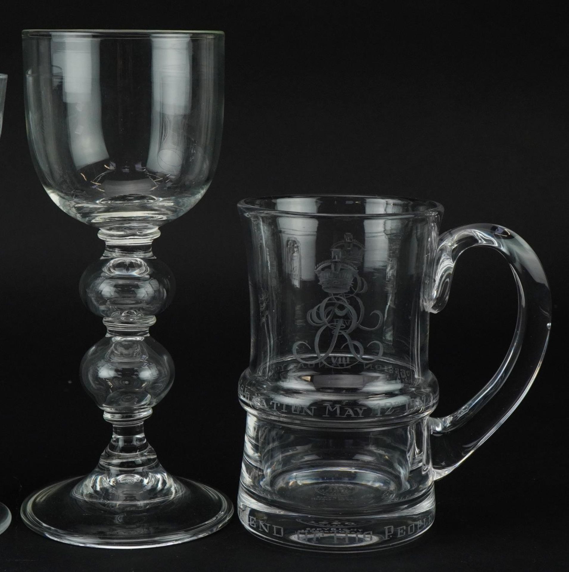Four glasses including Elizabeth II Queen's Silver Jubilee goblet with air twist stem, the largest - Bild 3 aus 9