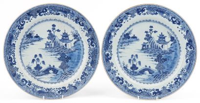 Large pair of 18th century Chinese blue and white porcelain chargers hand painted in the willow