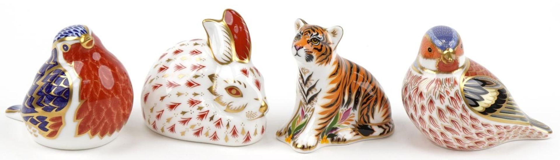 Royal Crown Derby rabbit, Sumatran tiger cub and Chaffinch paperweights with gold coloured - Bild 2 aus 4