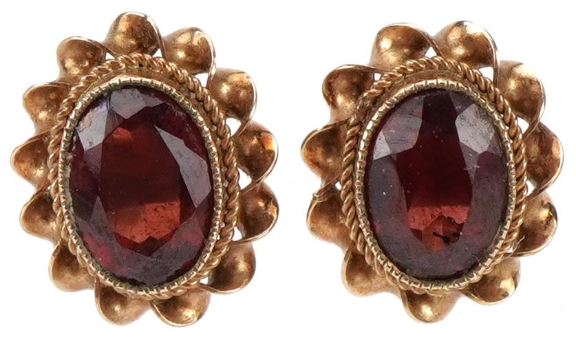 Pair of 9ct gold garnet stud earrings, each 1.1cm high, total 2.2g
