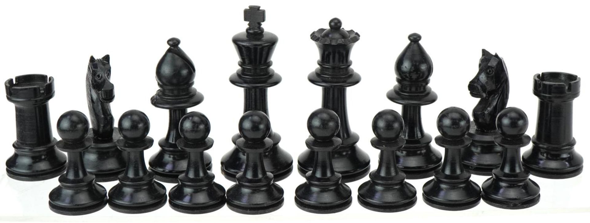 Boxwood and ebony Staunton pattern chess set housed in a pine case with slide lid, the largest - Image 3 of 7