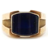 Broken Modernist unmarked gold blue glass ring, size T, 4.4g