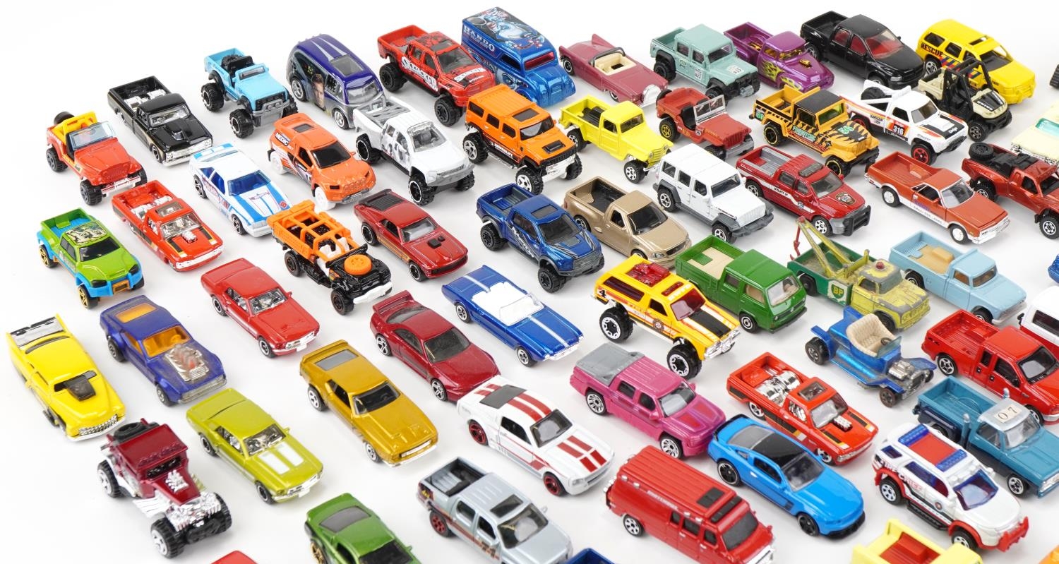 Large collection of vintage and later diecast vehicles, predominantly Matchbox and Hot Wheels - Image 2 of 5