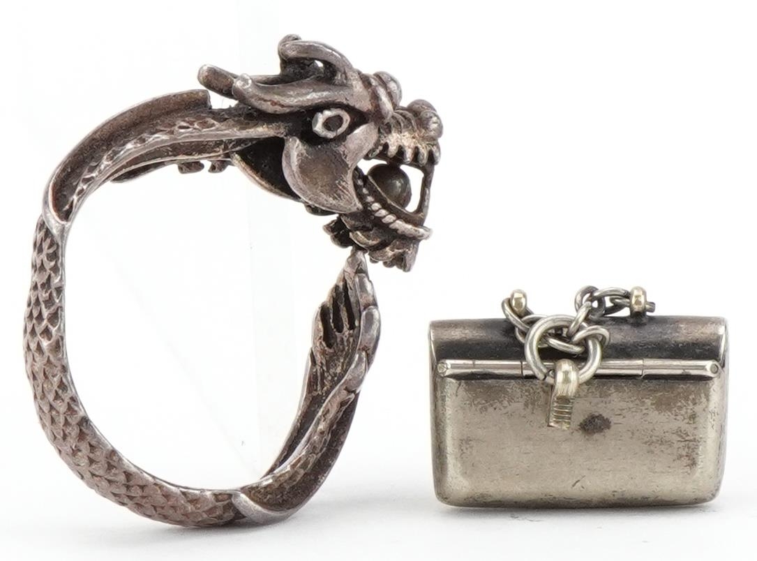 Chinese silver ring in the form of a dragon and a white metal purse charm, the ring size T, total - Image 2 of 3