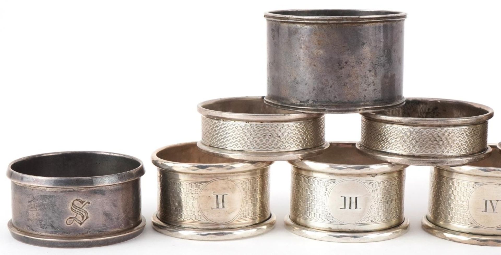 Ten Victorian and later silver napkin rings, some with engine turned decoration, the largest 5cm - Bild 2 aus 6