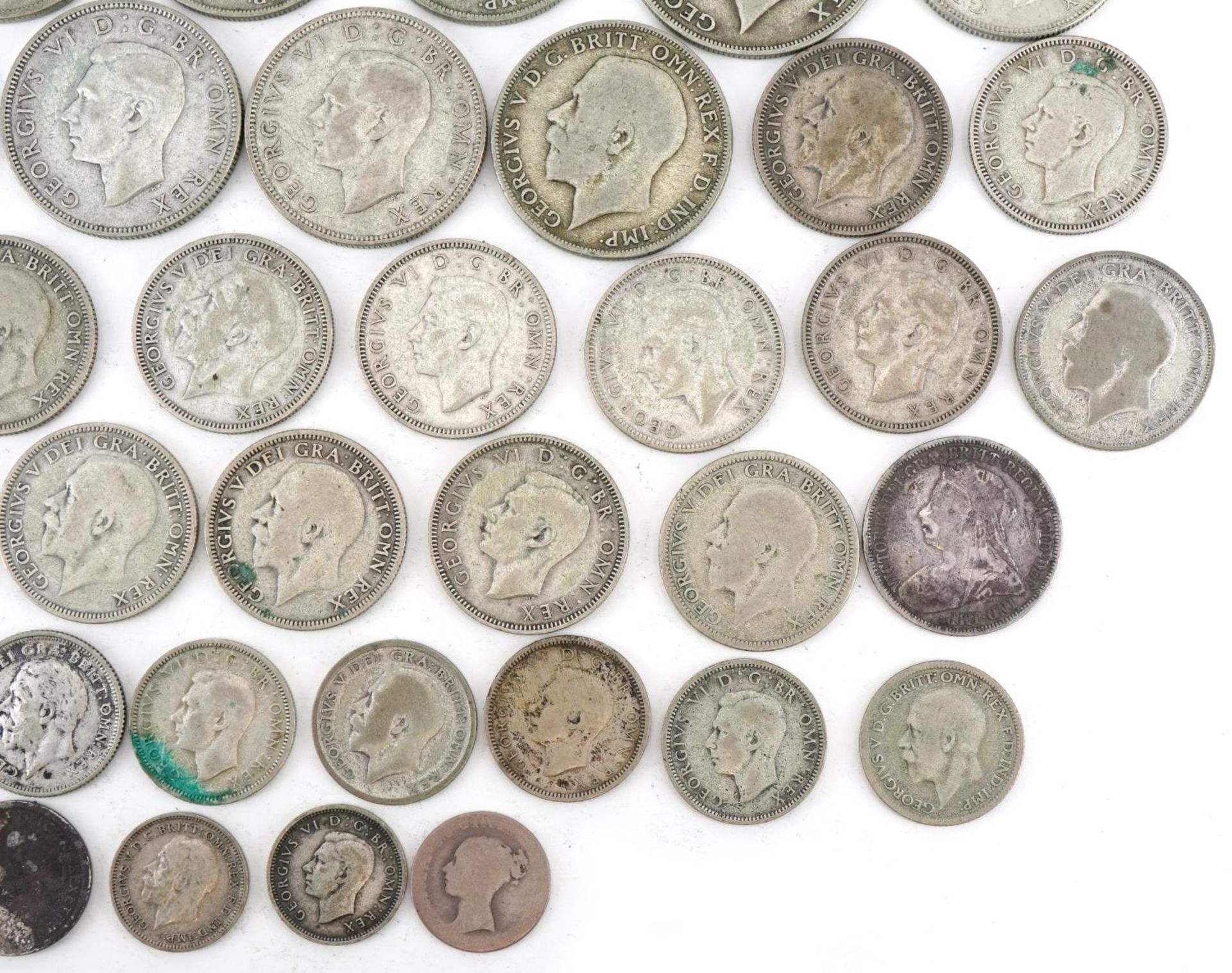 Assorted British coinage to include half crowns, florins and shillings - Bild 10 aus 10