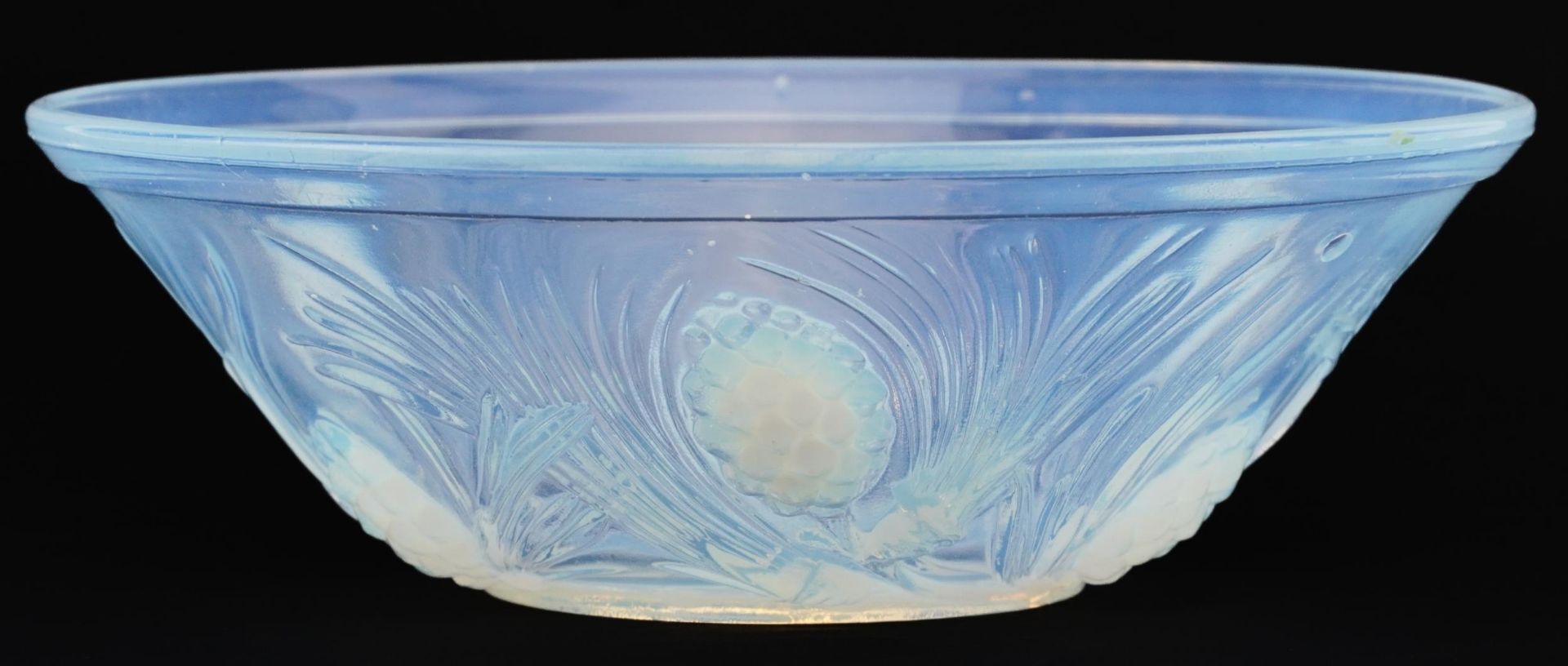 Jobling, Art Deco opalescent glass bowl moulded in relief with fir cones, 21.5cm in diameter - Bild 2 aus 3