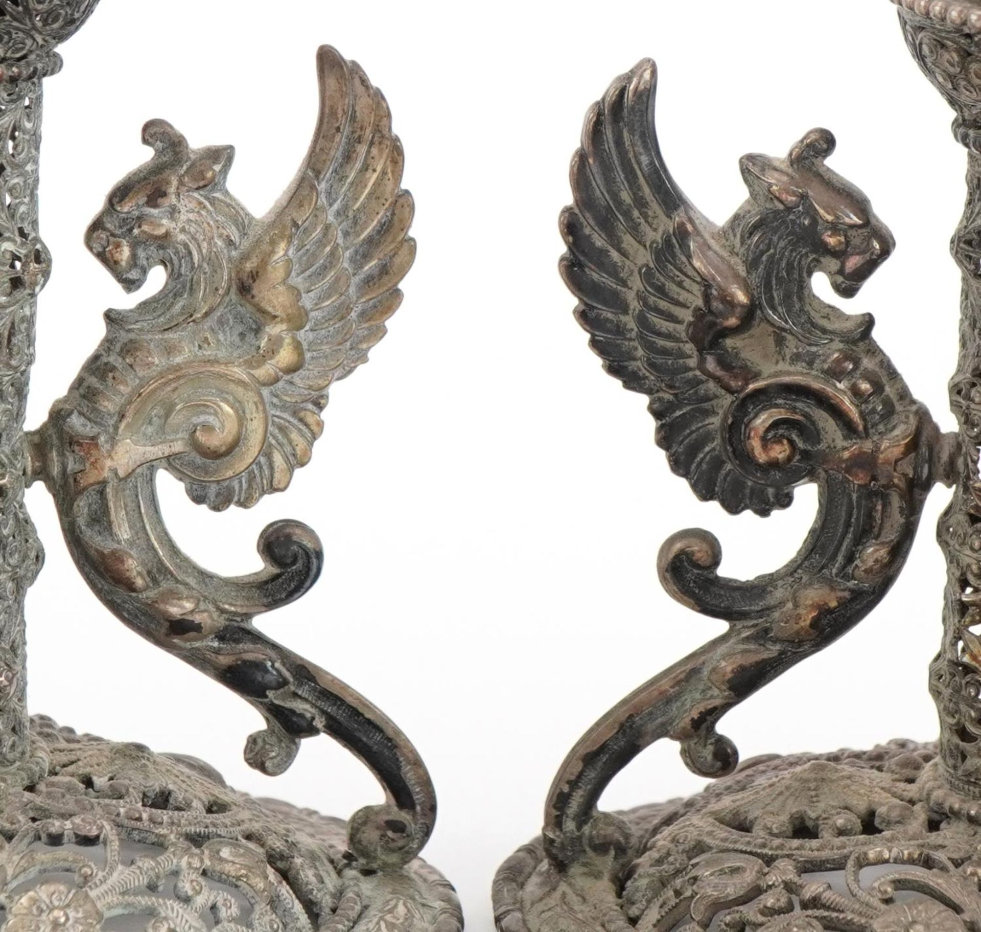 Two of European white metal filigree ornaments with winged dragon handles set with black - Bild 2 aus 4