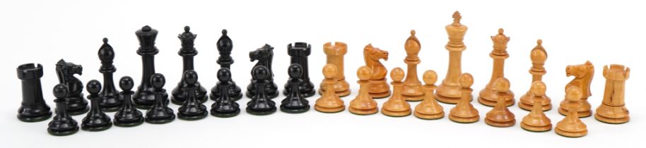 Boxwood and ebony Staunton pattern chess set, the largest piece 7.5cms tall