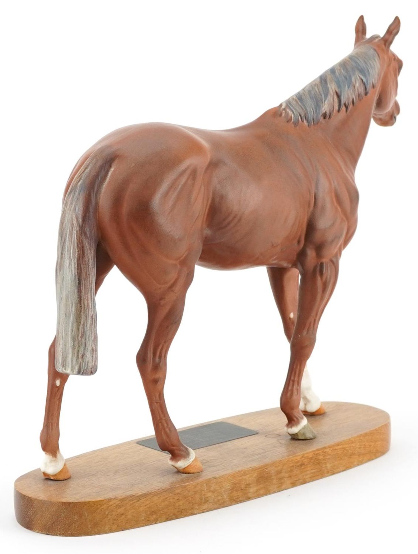 Beswick Connoisseur model of race horse Grundy raised on an oval plinth base, 35cm in length - Bild 2 aus 4
