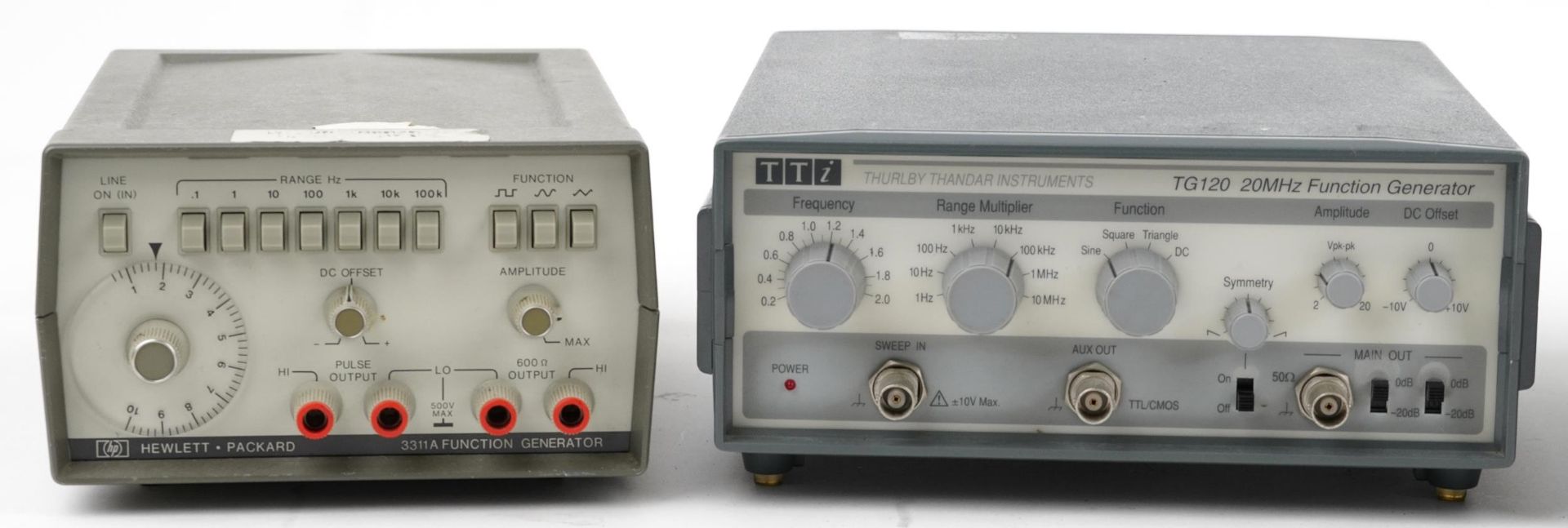 Four vintage electrical power supplies including Hewlett Packard 3311A function generator, Hewlett - Bild 2 aus 6