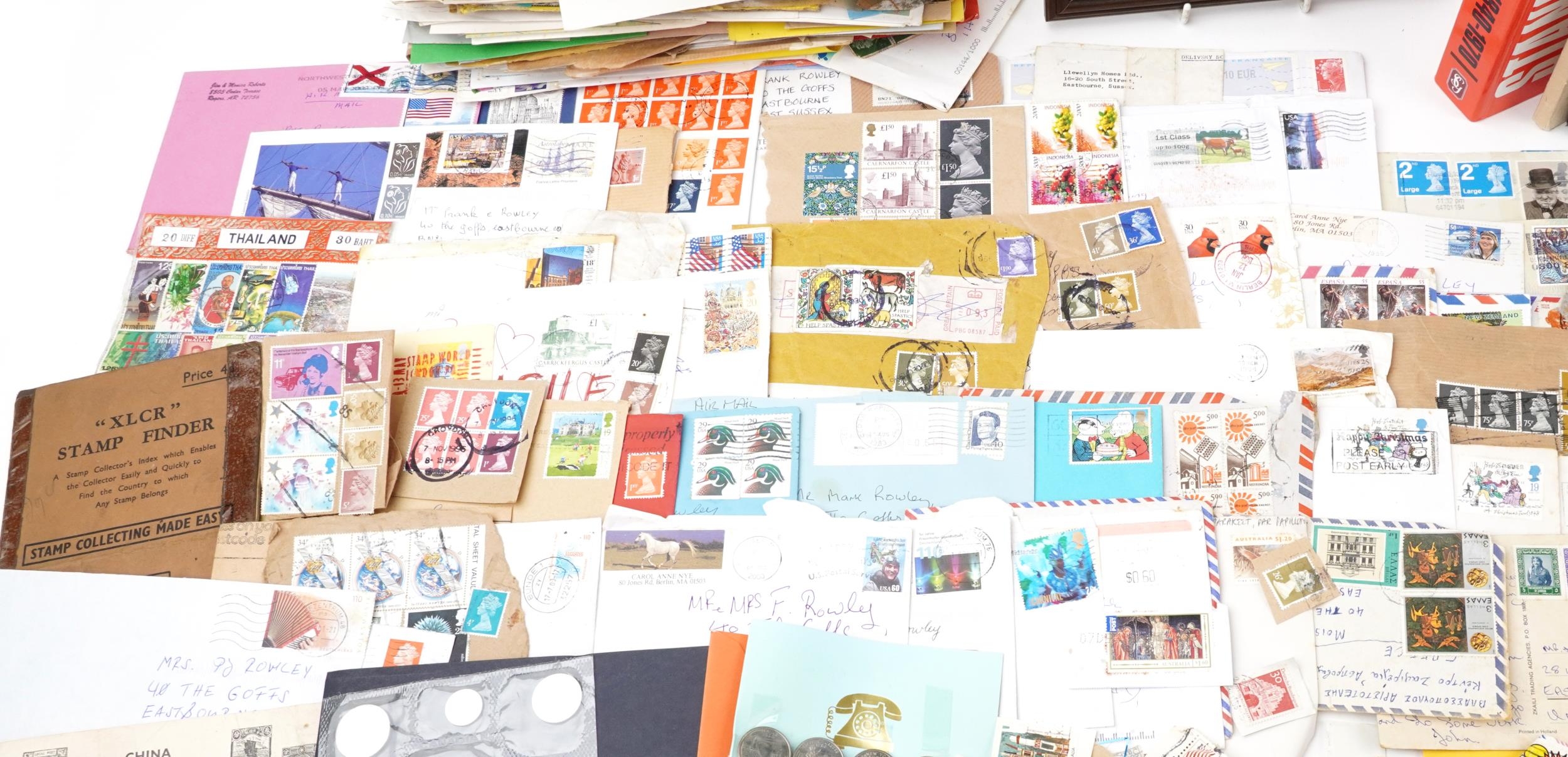 Collection of world stamps and various reference books including The Sovereign, Introduction by - Bild 4 aus 7