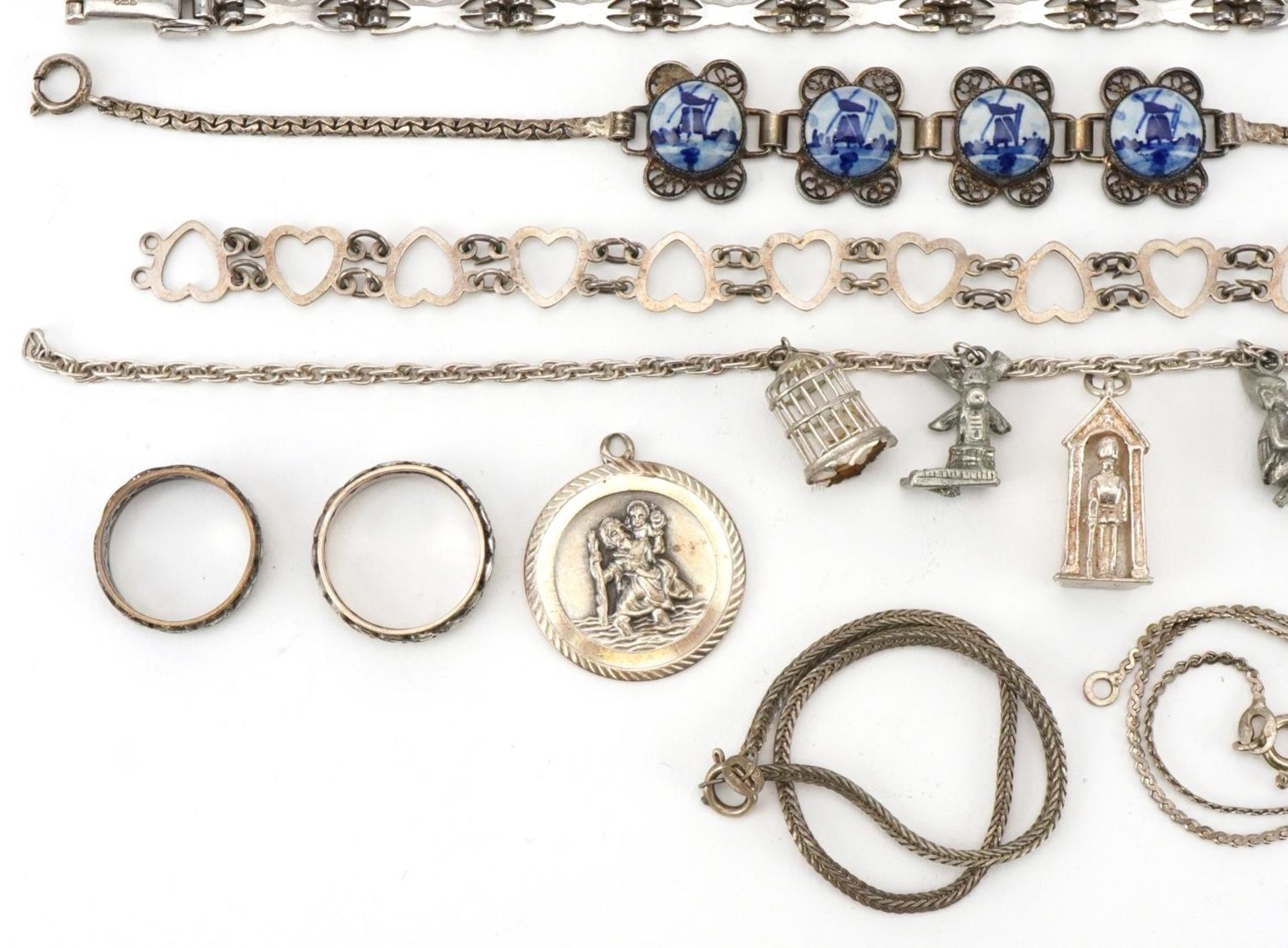 Vintage and later silver and white metal jewellery including a charm bracelet, floral engraved - Image 4 of 5