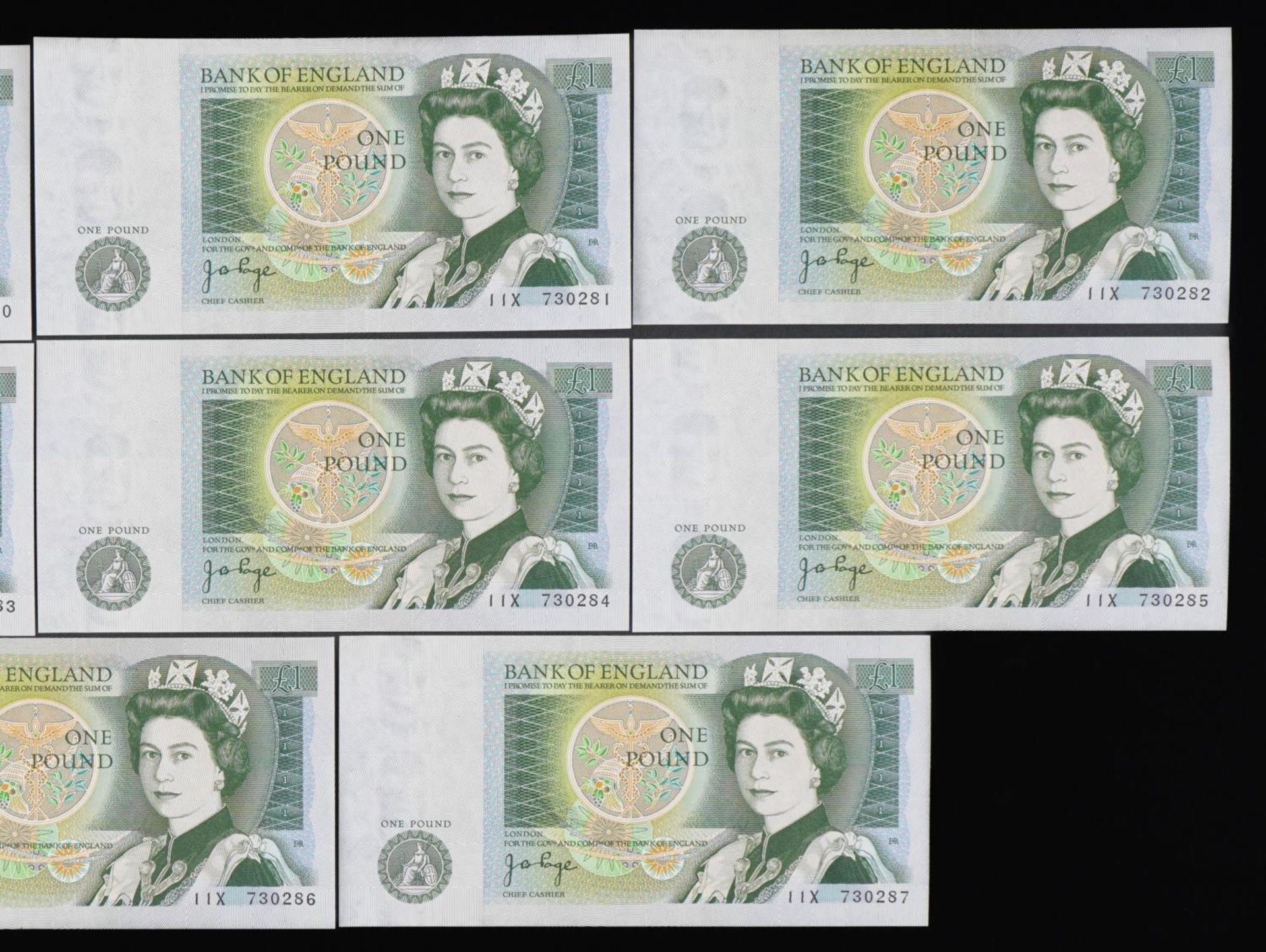 Eight Elizabeth II Bank of England one pound notes with consecutive serial numbers, Chief Cashier - Bild 3 aus 6