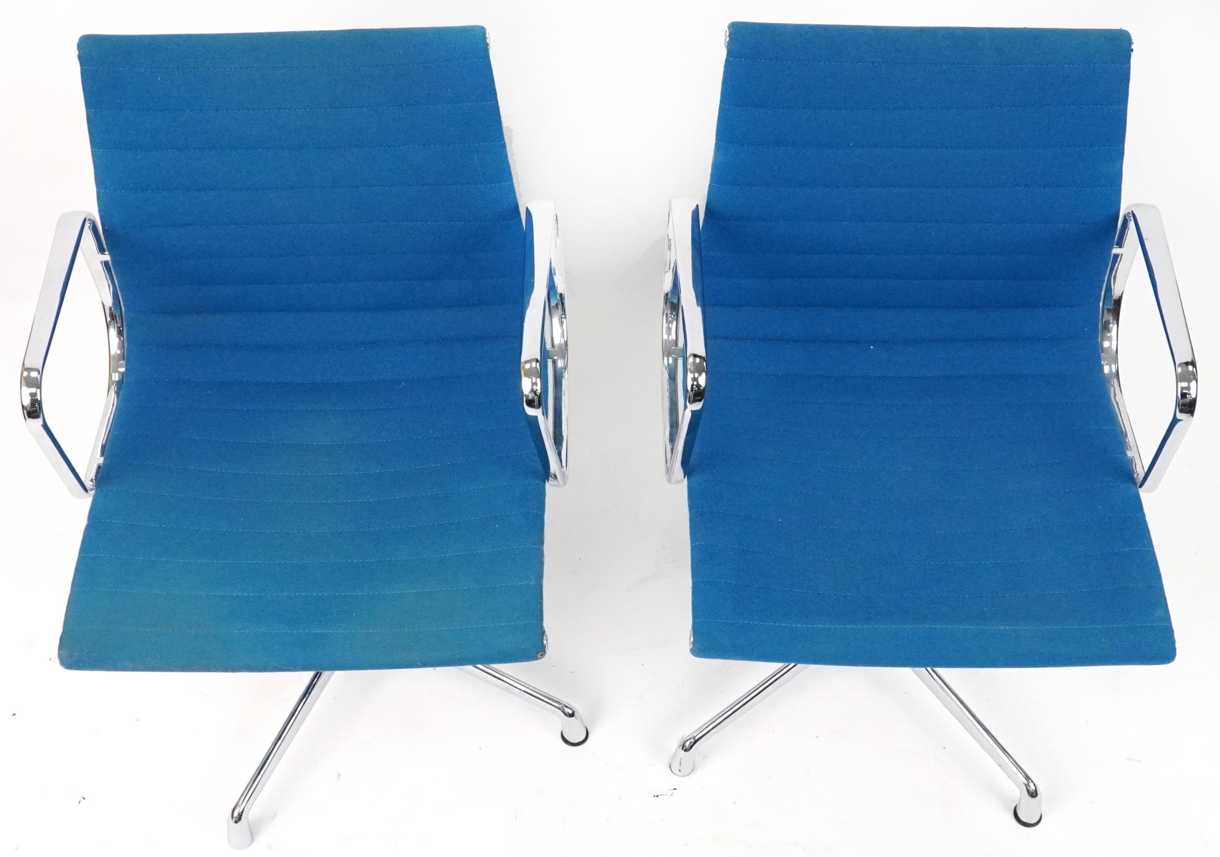 Manner of Charles and Ray Eames, pair of Vitre style EA108 aluminium chairs - Image 3 of 4