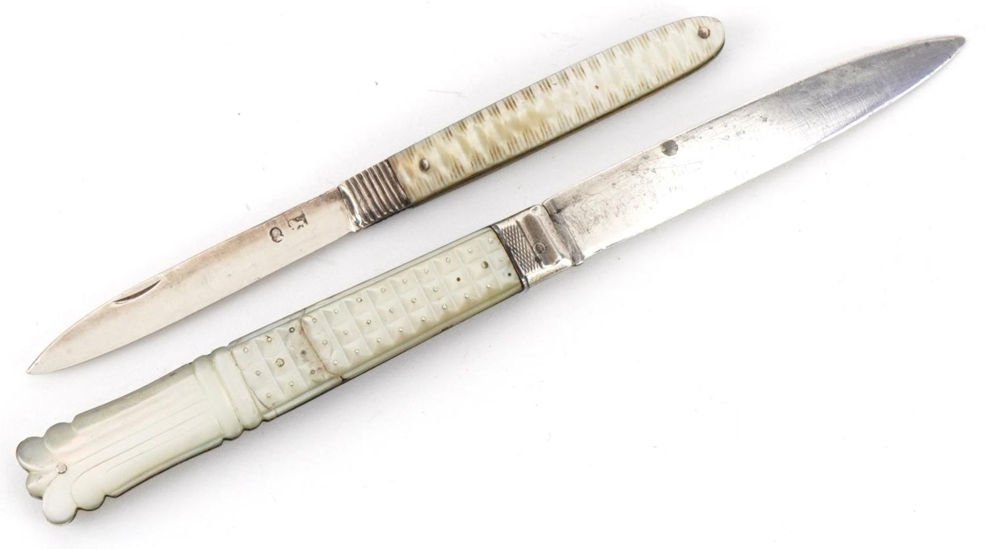 Two Georgian and later mother of pearl flanked silver folding fruit knives, one with tooled - Image 4 of 6