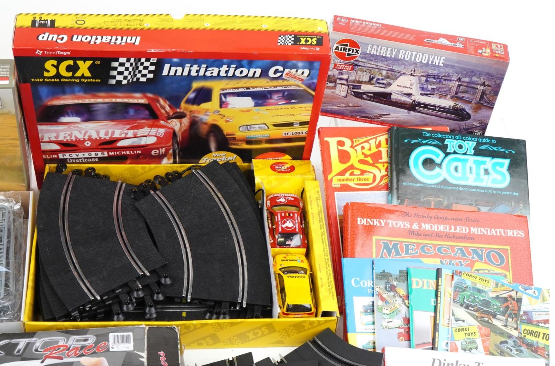 Vintage and later model kits, slot car racing tracks and toy collector's guides including SCX 1:32 - Image 3 of 5