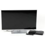 Panasonic 39 inch LCD TV with remote control and DVD player, the TV model TX-L39E6B