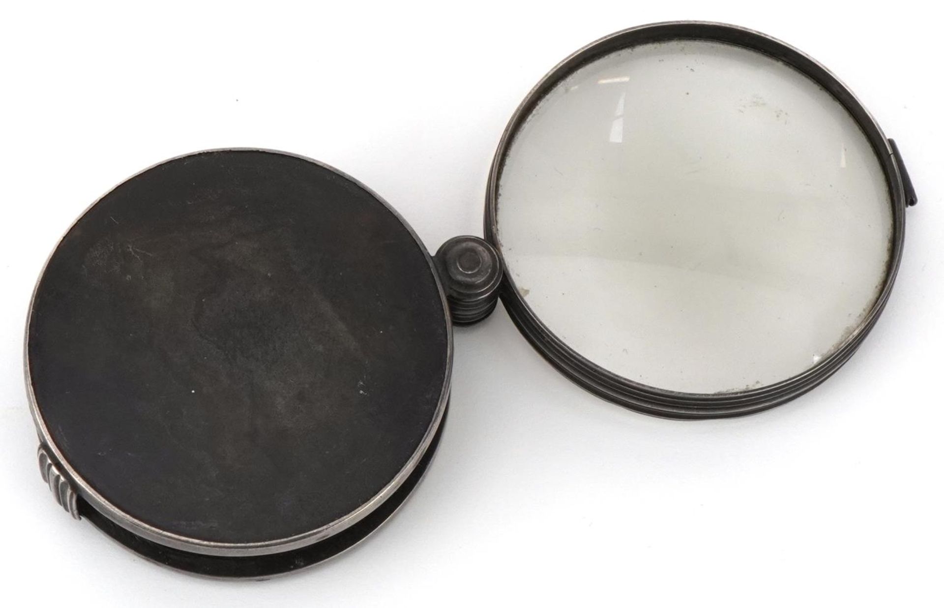19th century unmarked silver and tortoiseshell folding magnifying glass, 6.5cm in diameter when