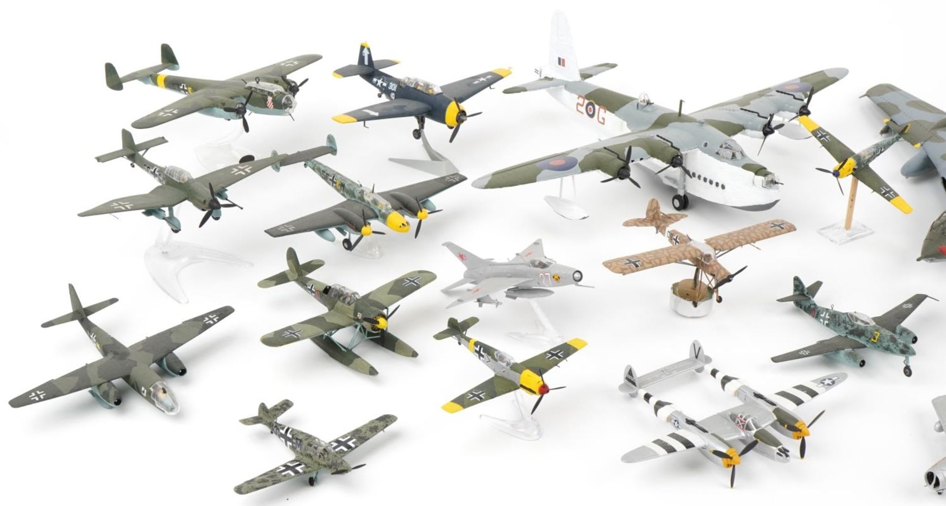 Collection of scratch built model military aircraft, the largest 50cm wide - Bild 2 aus 3