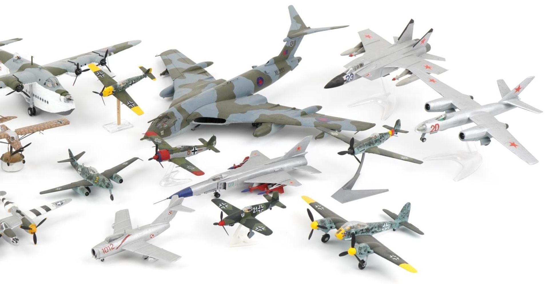 Collection of scratch built model military aircraft, the largest 50cm wide - Bild 3 aus 3