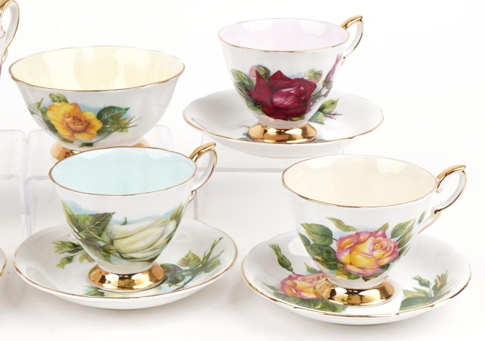 Paragon six place tea service comprising six cups with saucers, milk jug and sugar bowl decorated - Bild 3 aus 5