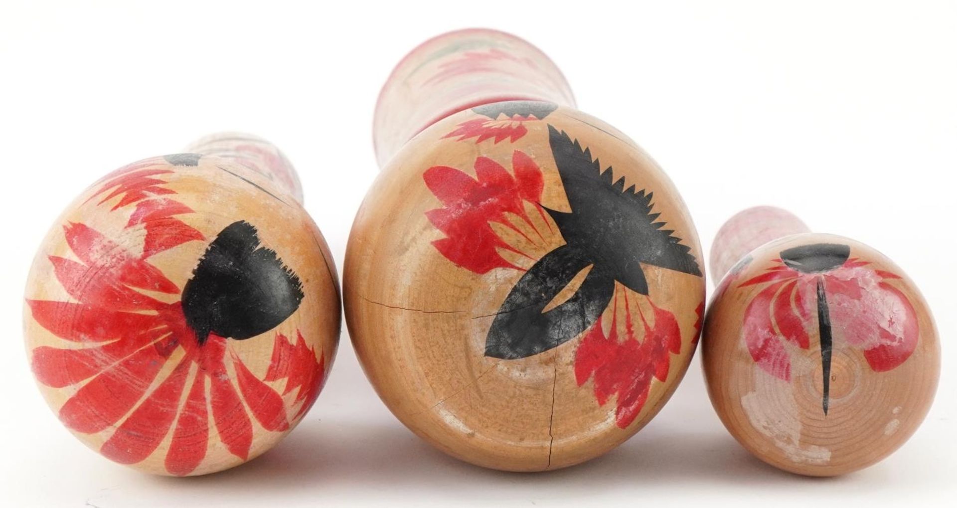 Three Japanese wooden and lacquered Kokeshi dolls, the largest 36cm high - Bild 5 aus 7