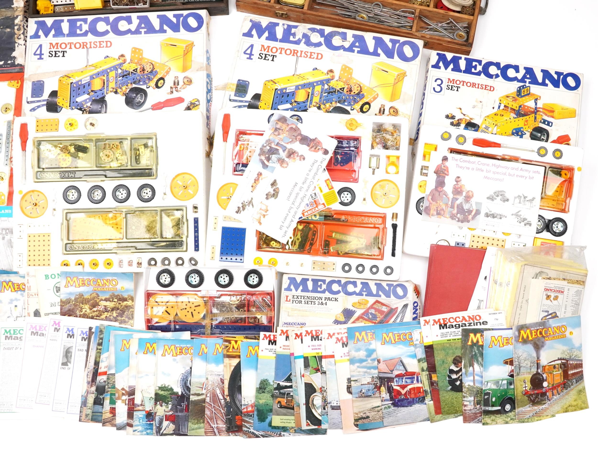 Extensive collection of Meccano tinplate construction toys including set numbers 07503 and 07504 - Bild 9 aus 10