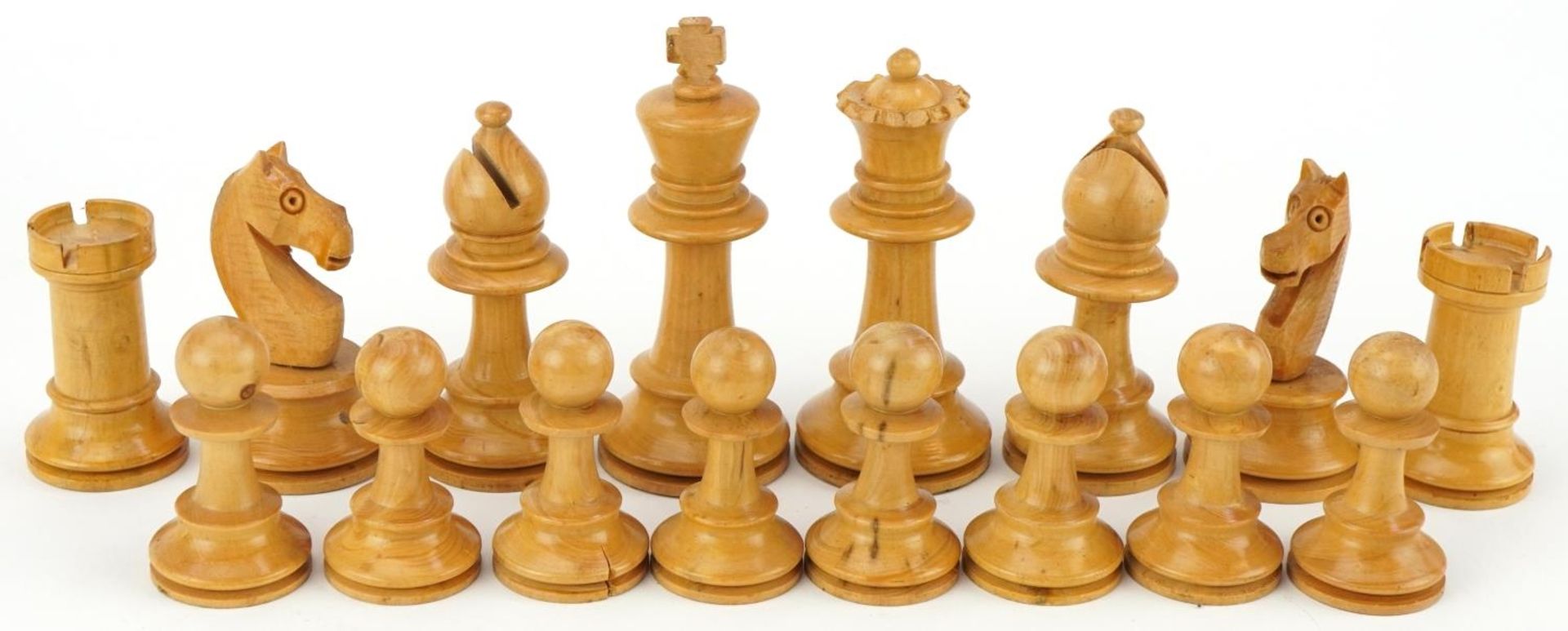 Boxwood and ebony Staunton pattern chess set housed in a pine case with slide lid, the largest - Image 4 of 7