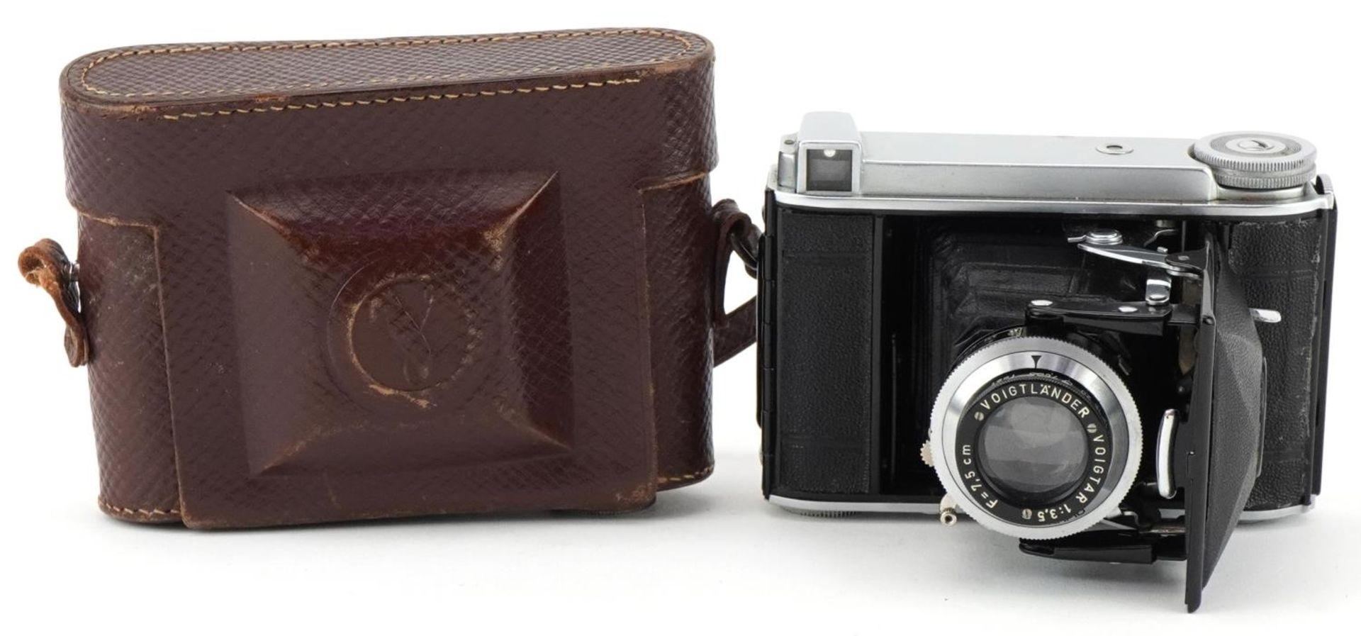Vintage Voigtlander Voigtar camera with brown leather case