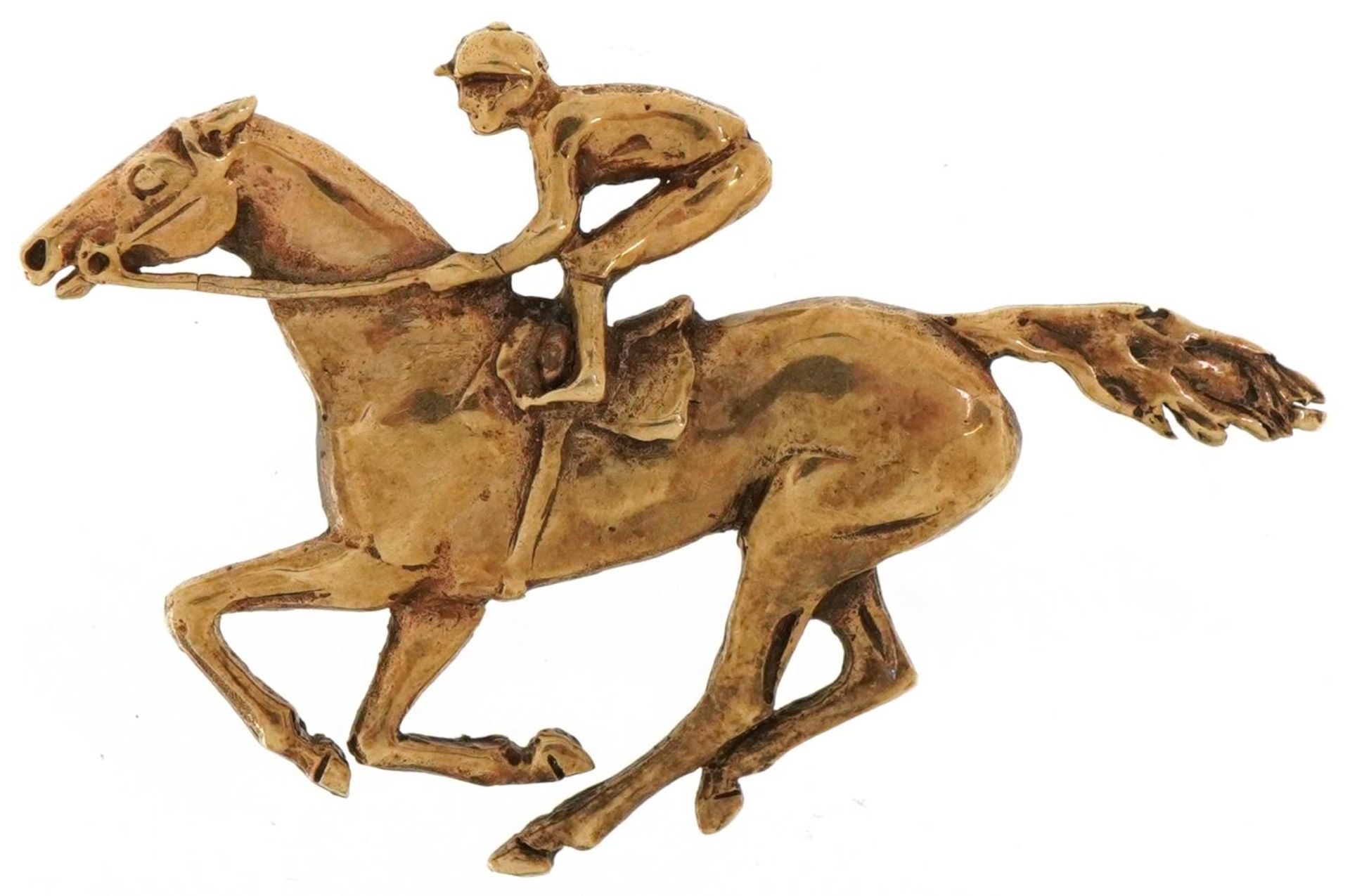 9ct gold brooch in the form of a jockey on horseback, 5cm wide, 7.7g