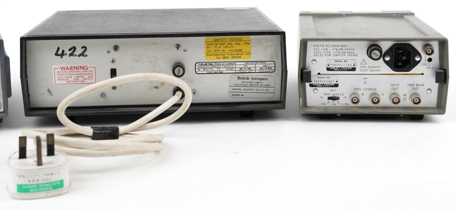 Four vintage electrical power supplies including Hewlett Packard 3311A function generator, Hewlett - Bild 6 aus 6