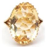 18ct gold citrine ring with split shoulders, size J, 5.1g