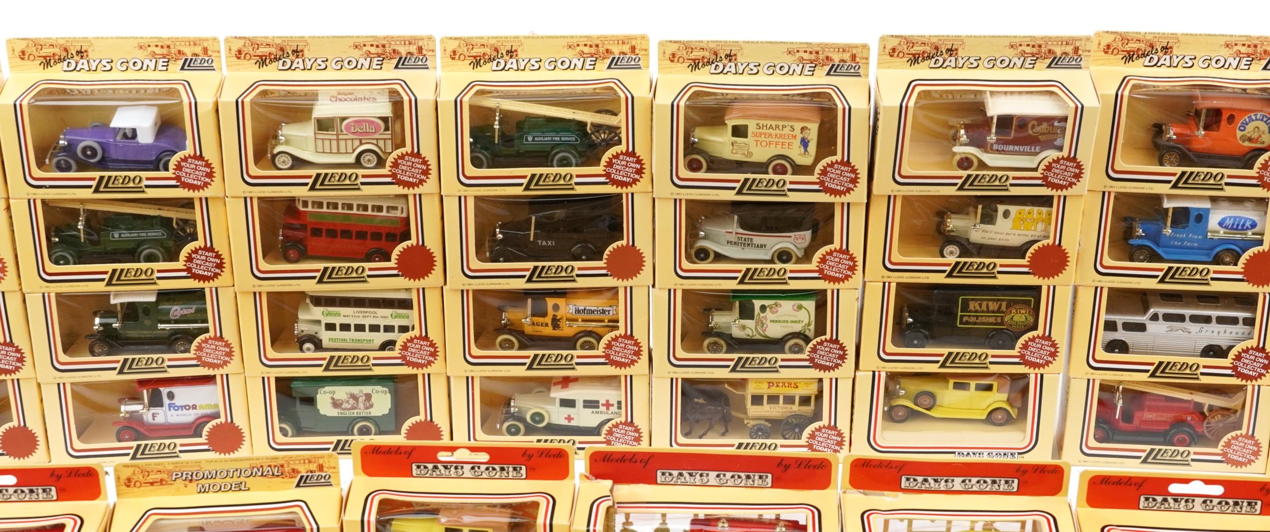 Large collection of Lledo model diecast vehicles, some advertising, including Sharps Super-Kreem - Bild 3 aus 7
