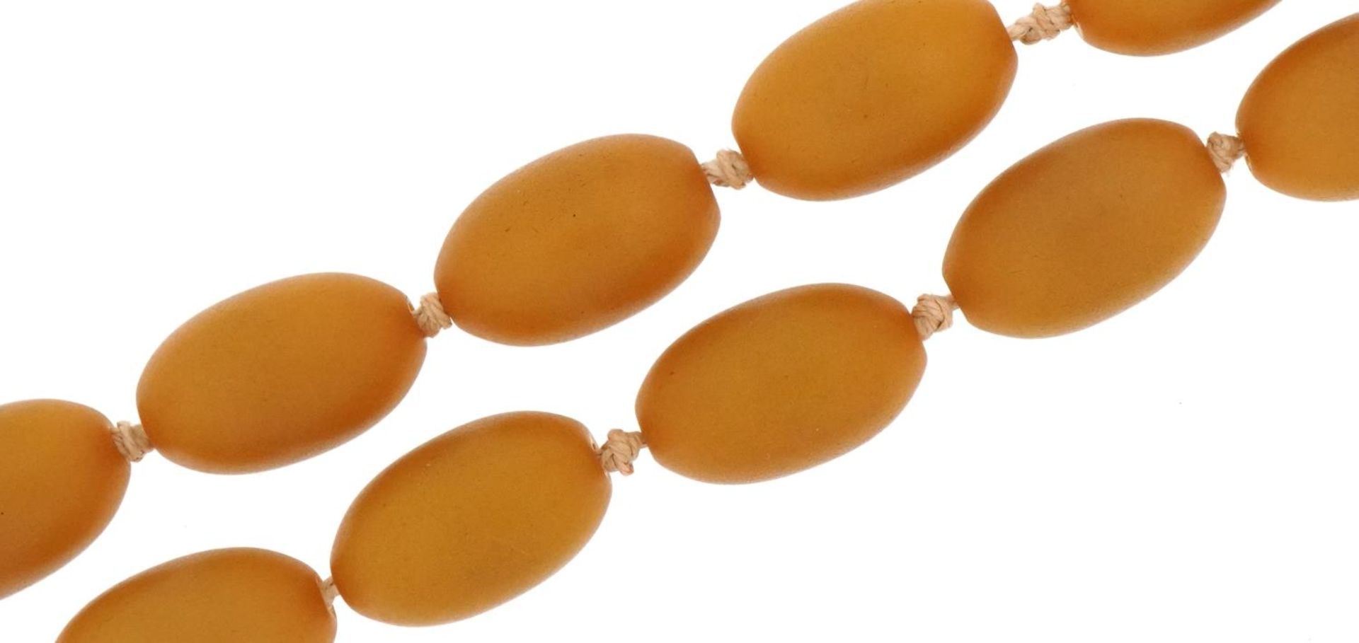 Vintage amber coloured bakelite bead necklace, 96cm in length, 118.5g - Image 2 of 2