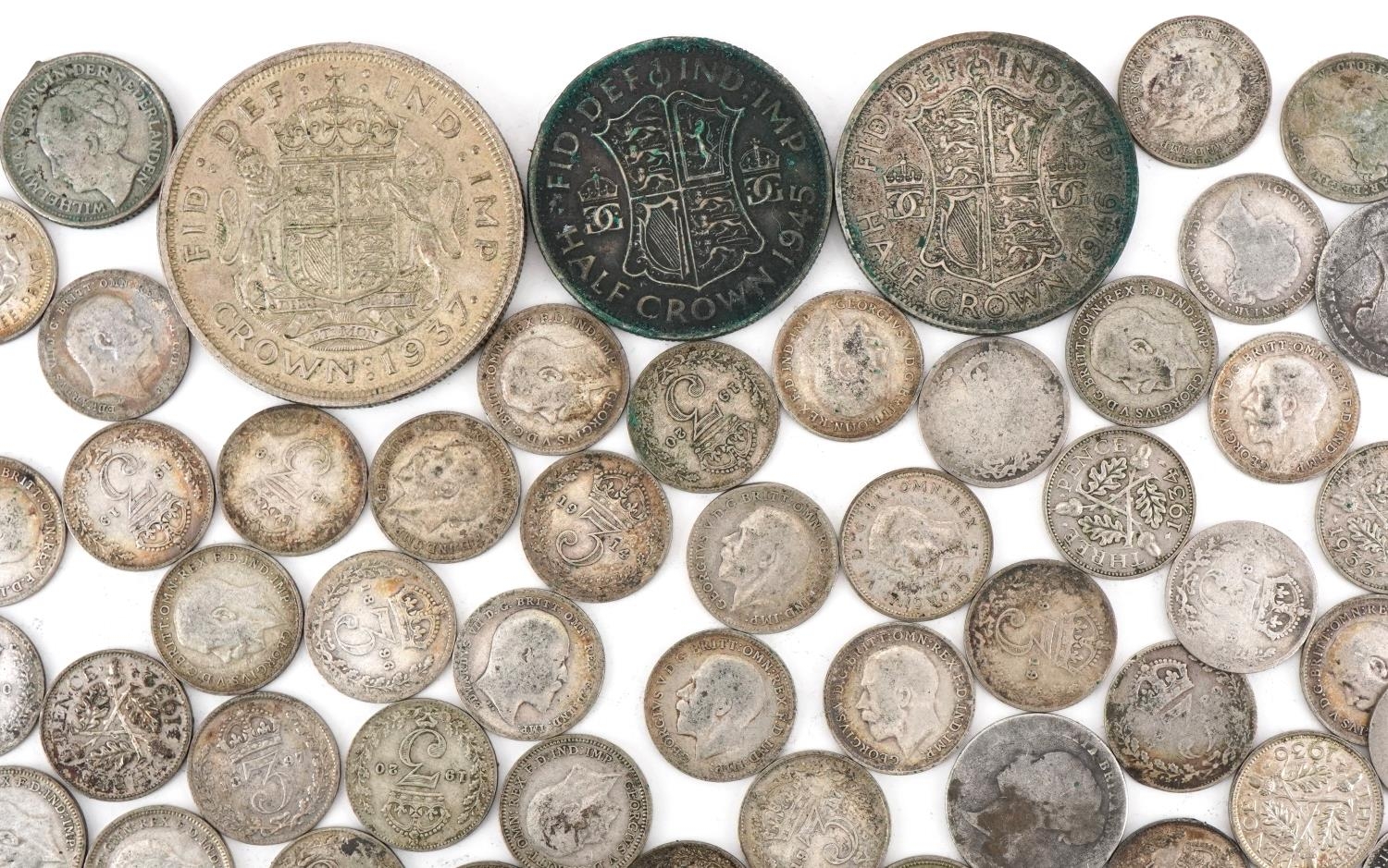 Assorted silver threepenny pieces and coinage including crown and half crowns - Bild 3 aus 7