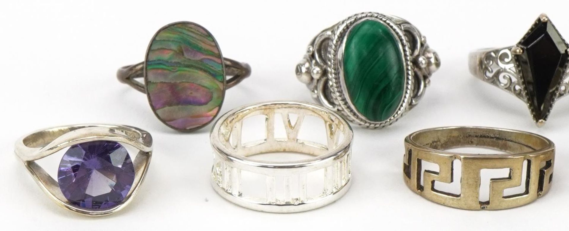 Nine silver rings, some set with semi precious stones and millefiori glass, various sizes, total - Bild 2 aus 4