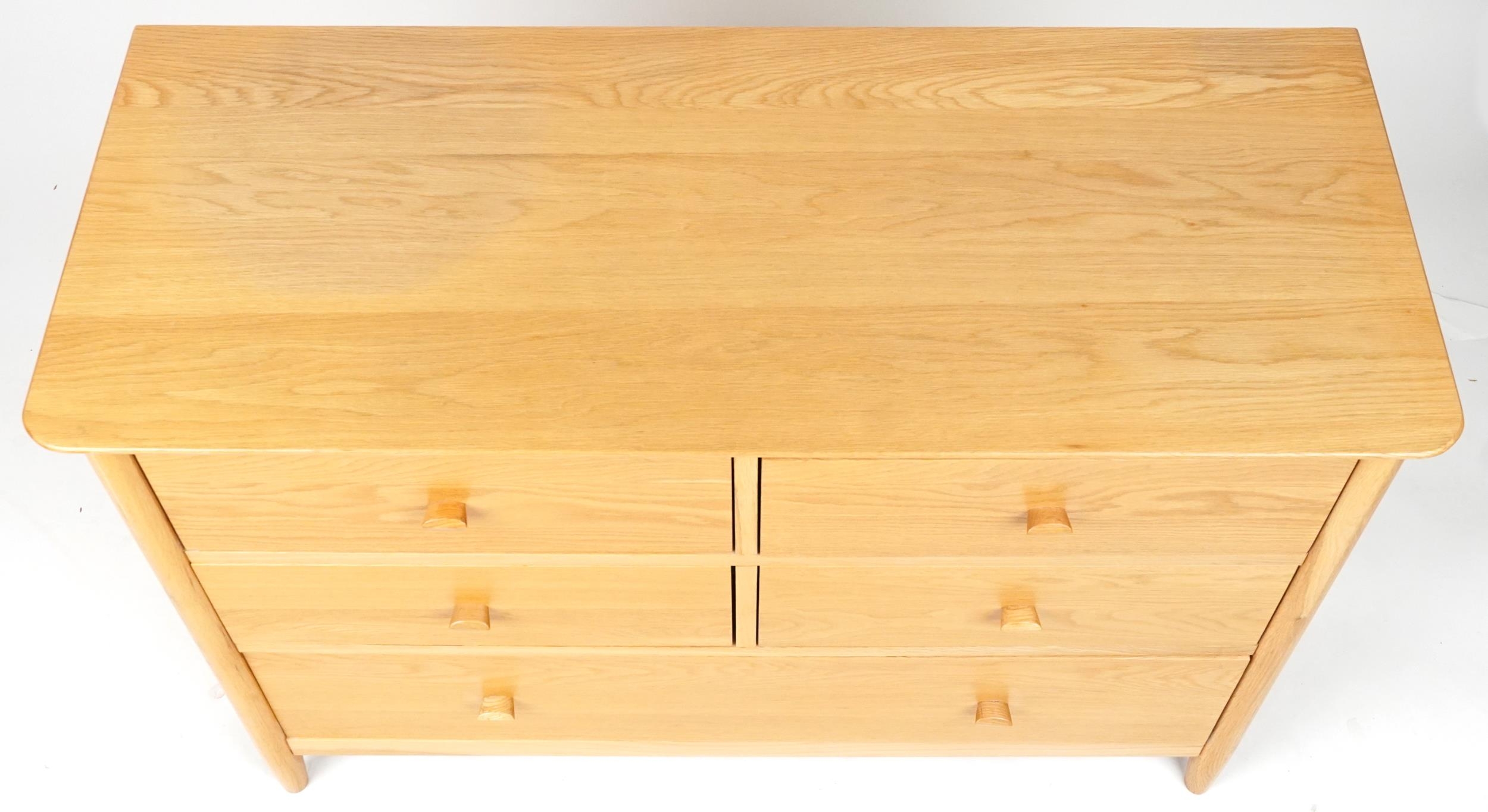 Ercol Teramo contemporary light oak five drawer chest, 79cm H x 114cm W x 47cm D - Image 3 of 6