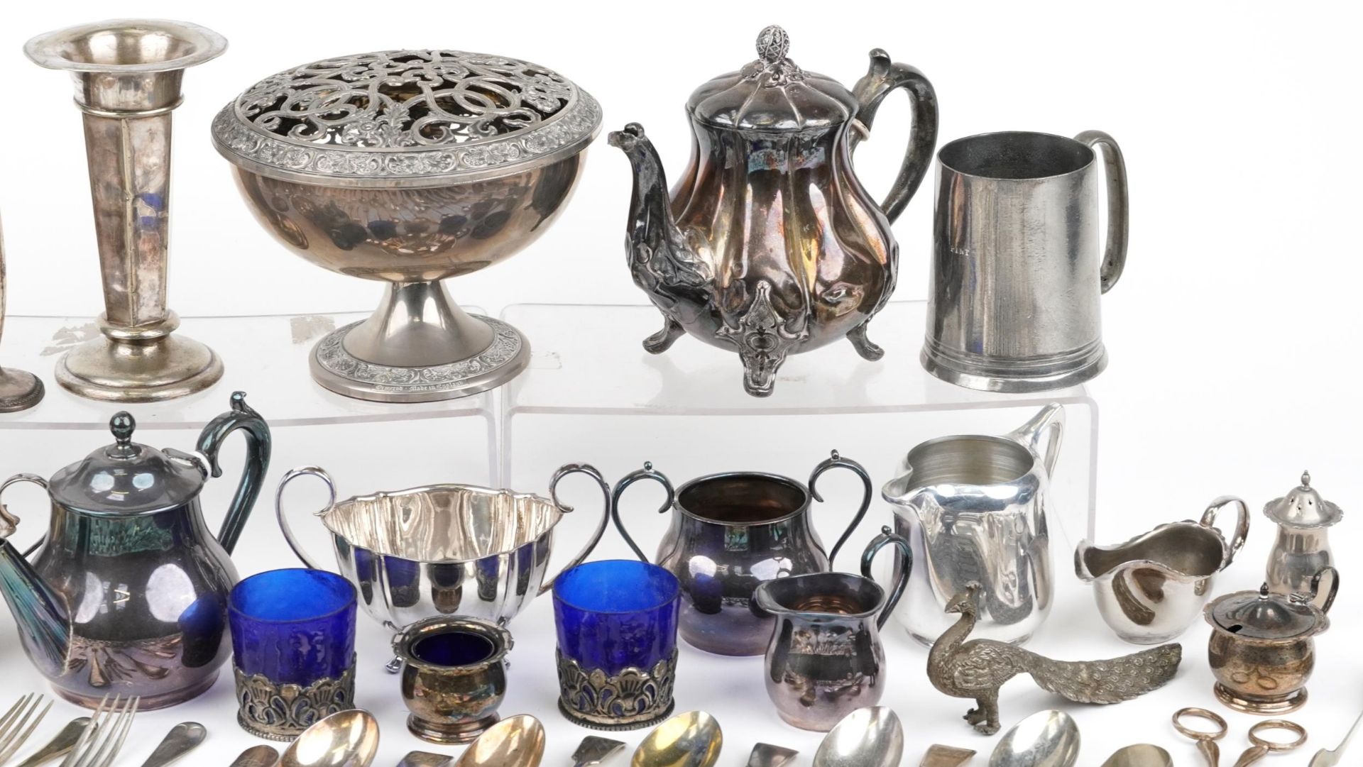 Victorian and later silver plated metalware including Elkington & Co vase, various flatware and - Bild 3 aus 5
