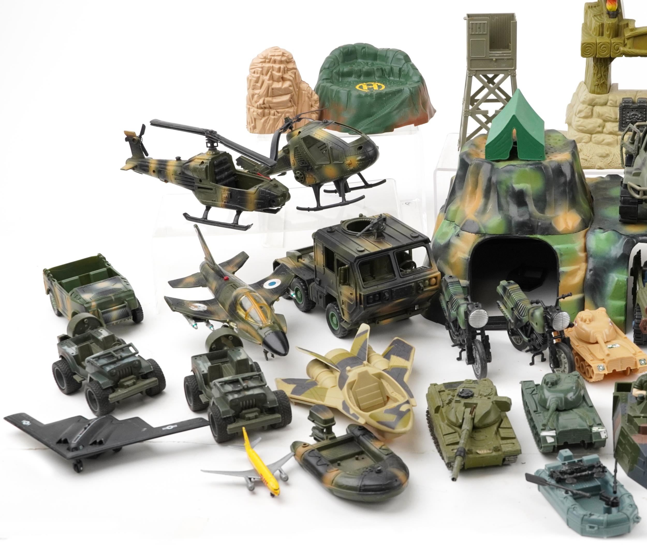 Collection of vintage and later army related toys including fighter jets and tanks - Image 2 of 3