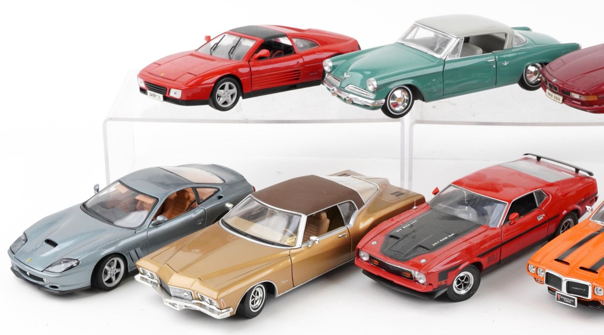 Ten 1:18 scale diecast vehicles including Maisto 1953 Studebaker Starliner, Road Signature 1971 Buck - Bild 2 aus 3