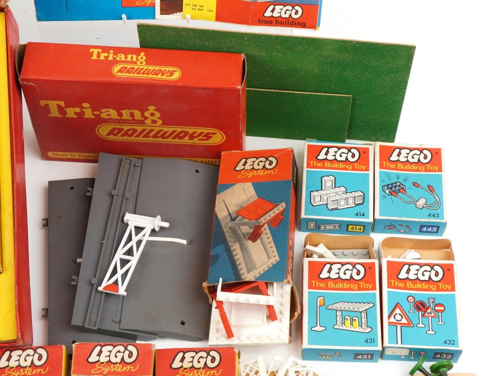 Tri-ang OO gauge model railway and Lego System building blocks, predominantly with boxes, the Tri- - Image 3 of 5