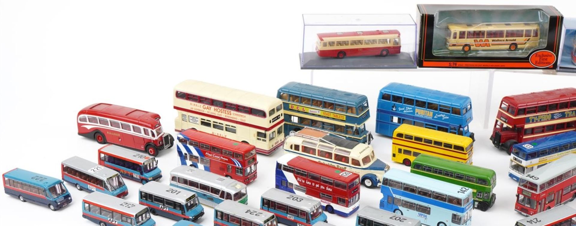 Large collection of diecast model buses, some with boxes, predominantly Corgi and Exclusive First - Bild 2 aus 4