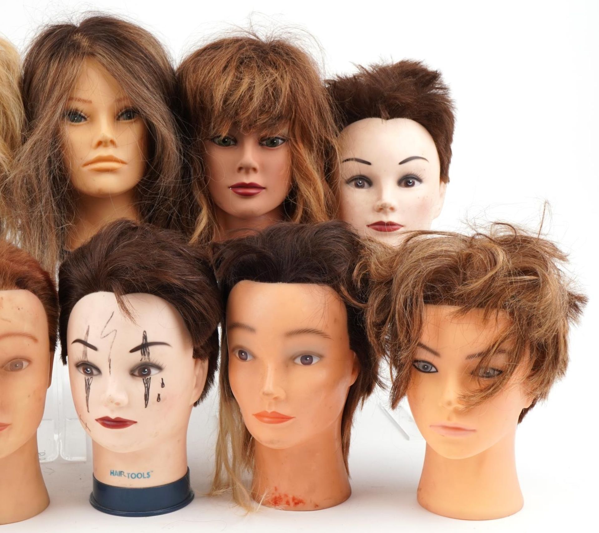 Collection of hairdresser's training mannequin heads including L'Image and hair tools - Bild 3 aus 4