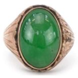Chinese gold cabochon green jade ring, HK maker's mark, size O, 6.6g