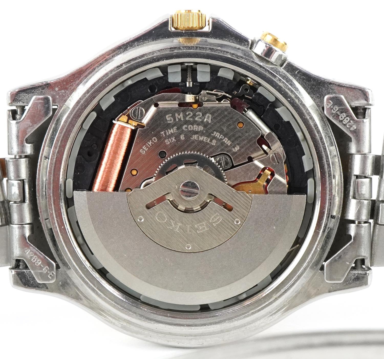Seiko, gentlemen's Seiko SQ100 kinetic wristwatch having blue dial with date aperture, model 5M22- - Bild 5 aus 8