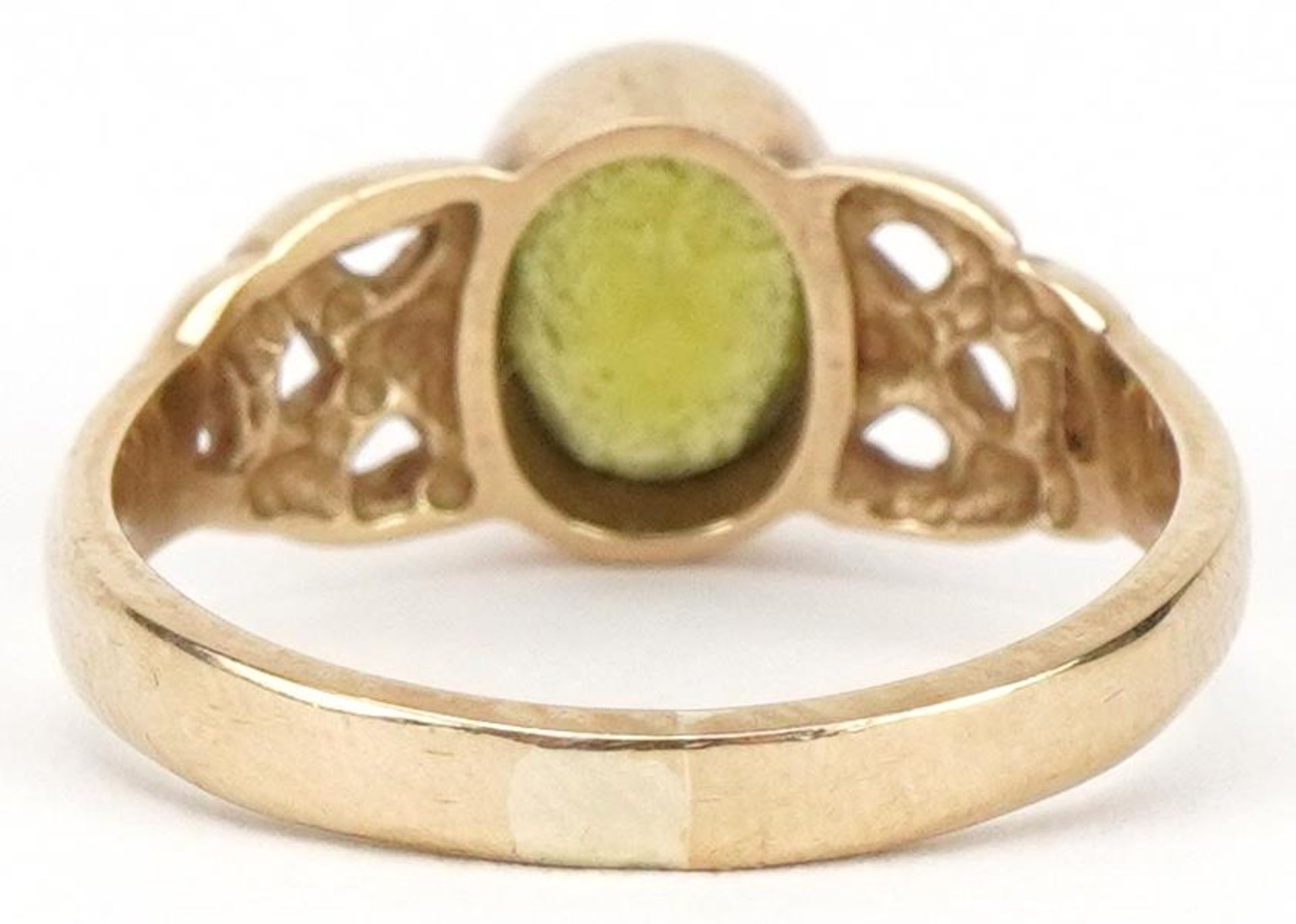 Celtic style 9ct gold green amethyst solitaire ring, size N, 3.0g - Image 2 of 4