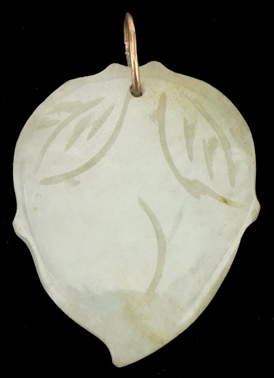 Chinese carved russet jade pendant with yellow metal suspension loop, 3cm high, 6.2g