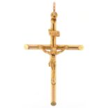 Unoarre, Italian 9ct gold crucifix pendant, 5.5cm high, 2.3g