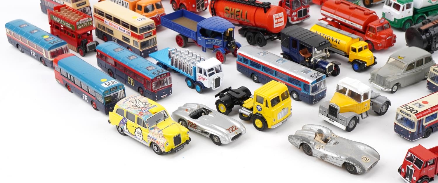 Collection of vintage and later diecast vehicles, predominantly Corgi Tankers - Bild 4 aus 5